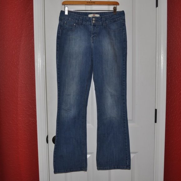 Levi's Denim - LEVI'S 526 Mid-Rise Slender Boot Cut Jeans [B4]
